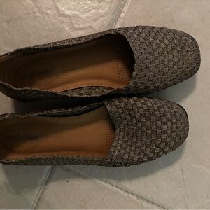 Comfortview Women's BronzeLoafers with woven soft side. 10.5 W